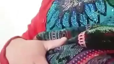 Chut ki video – Desi hottie showing yoni