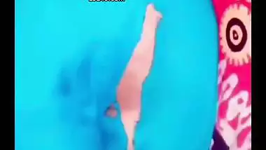 Tight ass desi housewife fingering and fucking