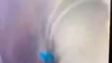 GF gives an Indian blowjob to her BF in the car