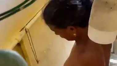 Mature big ass mom ready to take naked bath