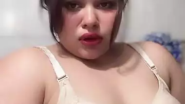 Bangladeshi chubby tanker lady showing nude curves