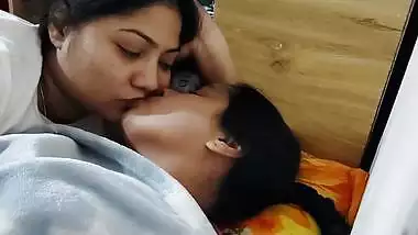 Horny lesbian chubby sisters playing with each other body
