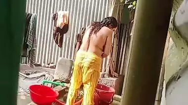 Neighbor Bengali aunty bathing outdoor caught on camera